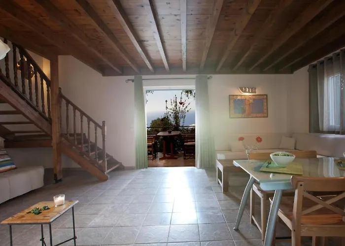 Pantheon Vilă Áyios Nikítas