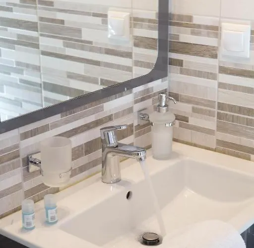 Pantheon * Áyios Nikítas